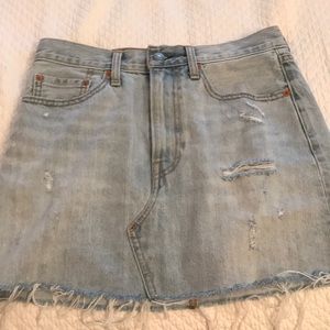 Levi denim skirt- barely worn